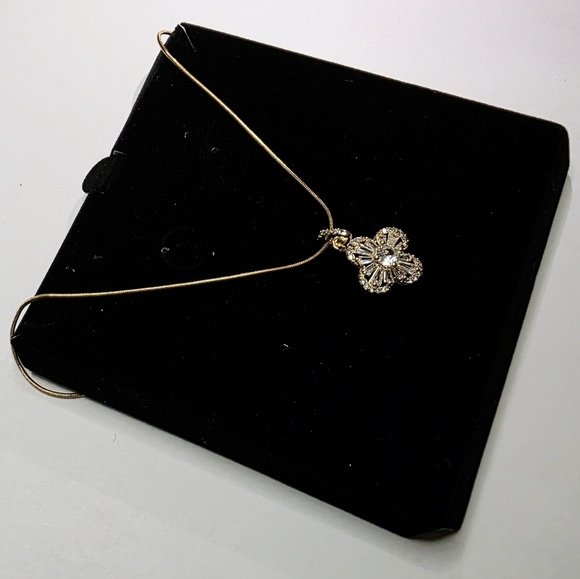 N0008 New Elegant Gold Flower Pendant Necklace - Picture 13 of 14